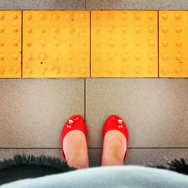 Eu, o metrô e a minha Melissa Angry Birds